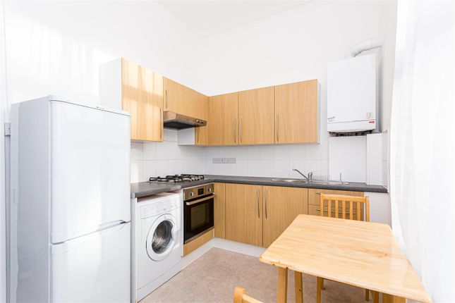 Flat to rent in Yonge Park, London