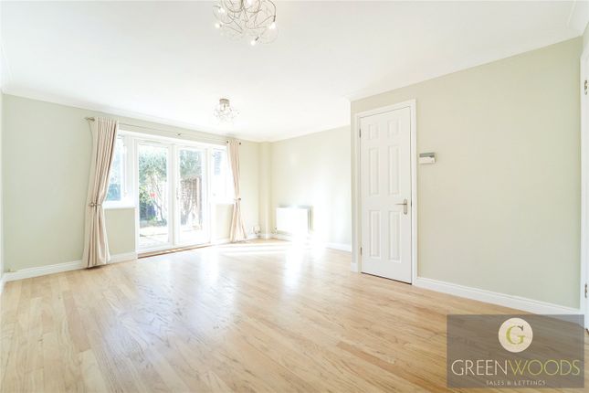 Camel Grove, Kingston Upon Thames photo 2