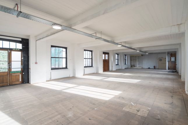 Office to let in 11 Greenhill's Rents, London