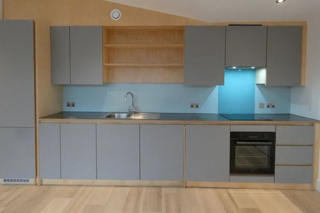 Locke Way, Woking photo 3