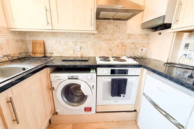 Sandhurst,Flat 3, Guildford Road, Farnham photo 4