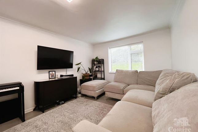 17 Park Road, Potters Bar photo 2