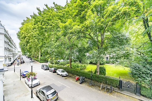 Flat to rent in Cornwall Gardens, London