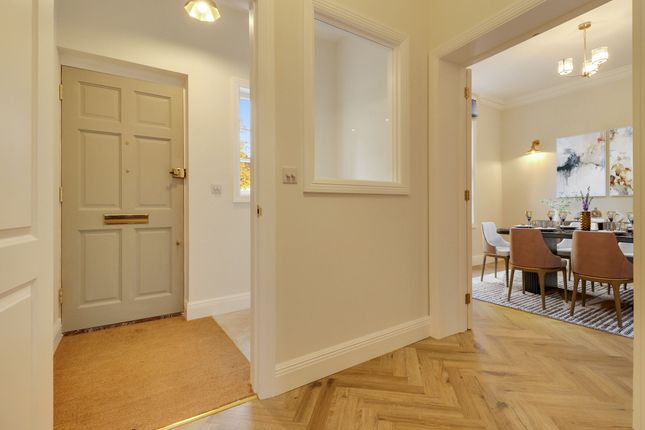 15a Angel Road, Thames Ditton photo 4