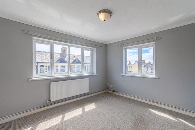 8, Lower Guthrie Street, Barry photo 2