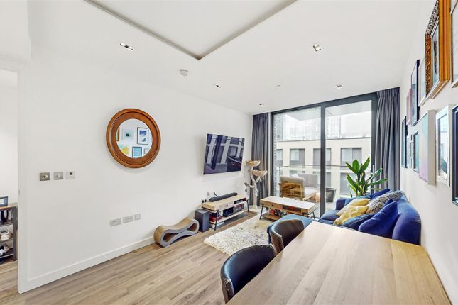 Apartment 504, Satin House, London photo 4