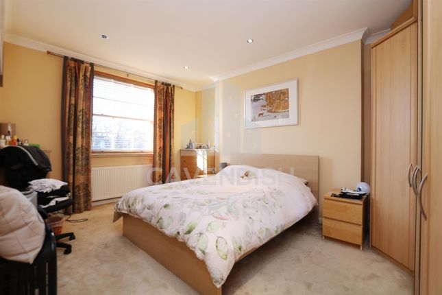 Flat to rent in Myddelton Square, Clerkenwell, London