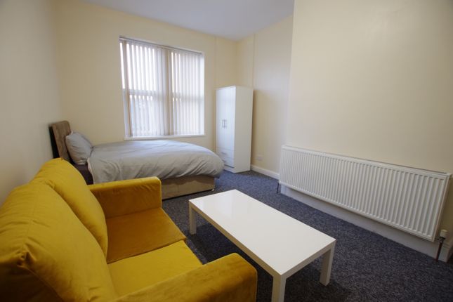 Thumbnail Room to rent in Station Road, Shipley