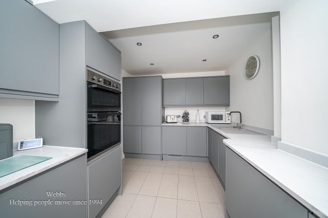 4, Woodcock Gardens, Wolverhampton photo 3