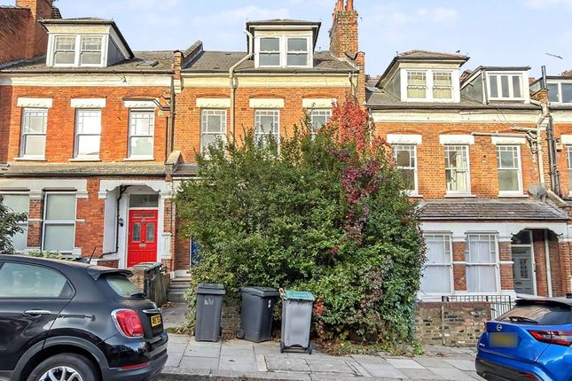 1-bed flat on London, £250,000