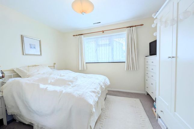 198, Littlebrook Avenue, Slough photo 5