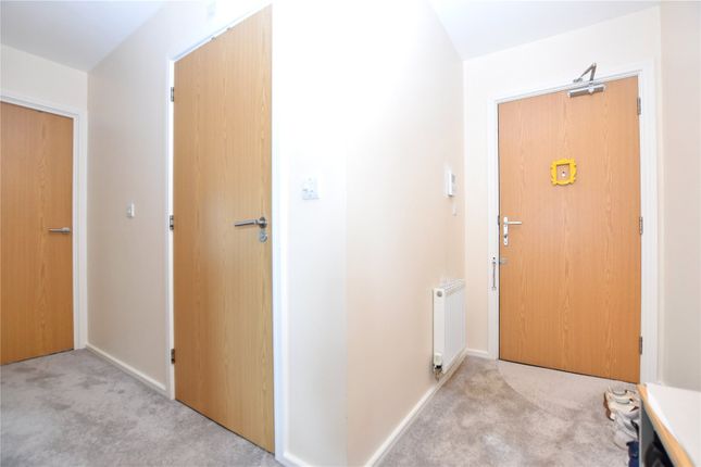 Flat for sale in Talehangers Close, Bexleyheath, Kent