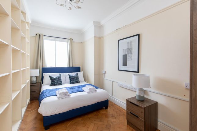 Flat to rent in Chiltern Court, Baker Street, London