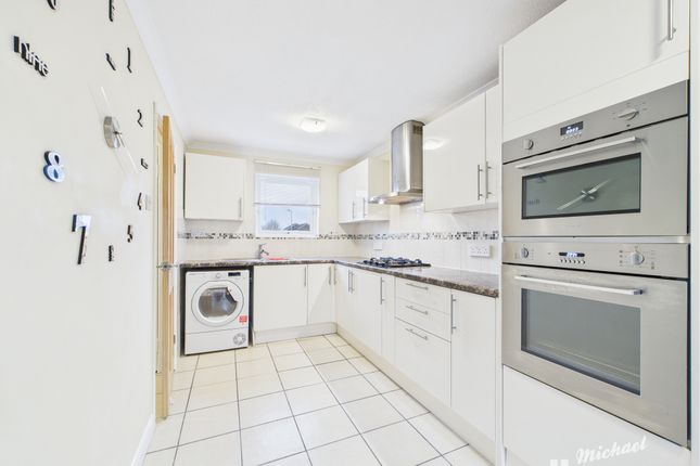 139 Meadow Way, Leighton Buzzard photo 2