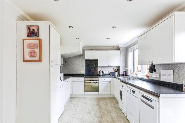 48, De-Ferneus Drive, Raunds photo 4