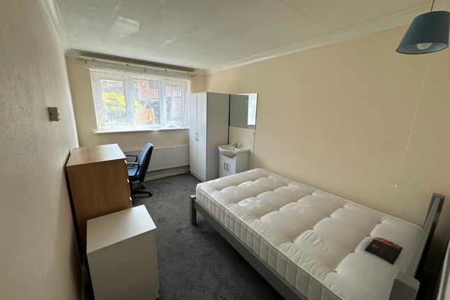 Thumbnail Room to rent in Russell Terrace, Leamington Spa