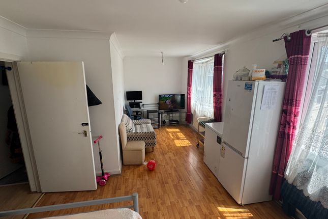 Flat 4 Holly Lodge, 150, Norwood Road, Southall photo 4