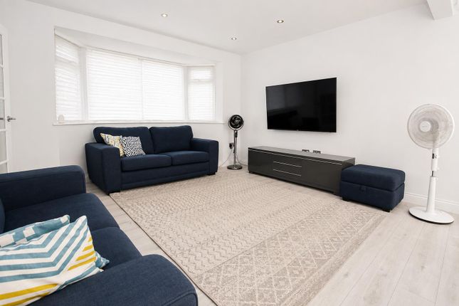 7, Carrington Avenue, Borehamwood photo 4