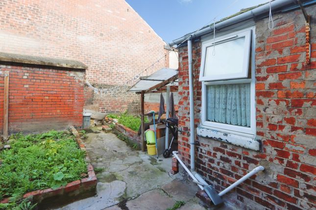 12, Clarke Square, Sheffield photo 4