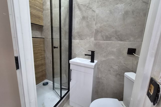 Room 1, POOLE photo 5