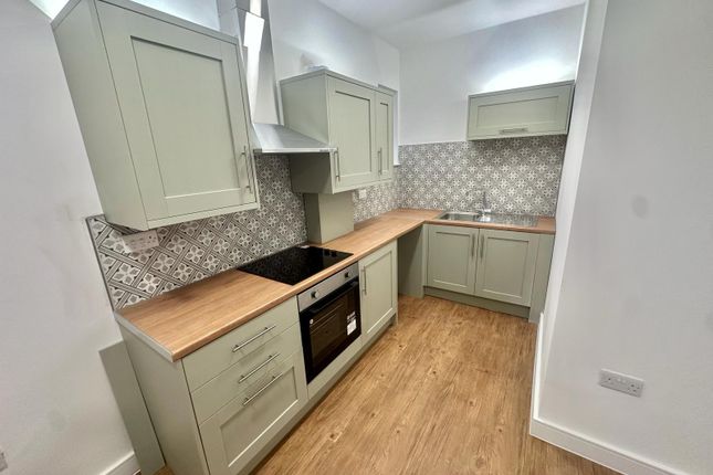 Flat to rent in Bay Hall Common Road, Birkby, Huddersfield