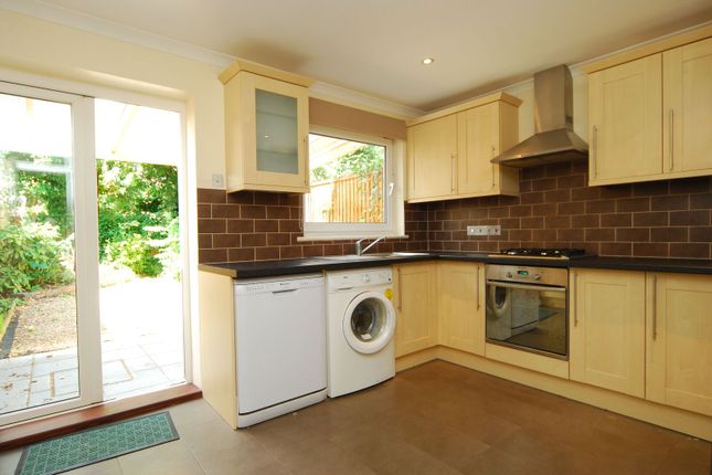 Rowan Close, Ealing photo 4