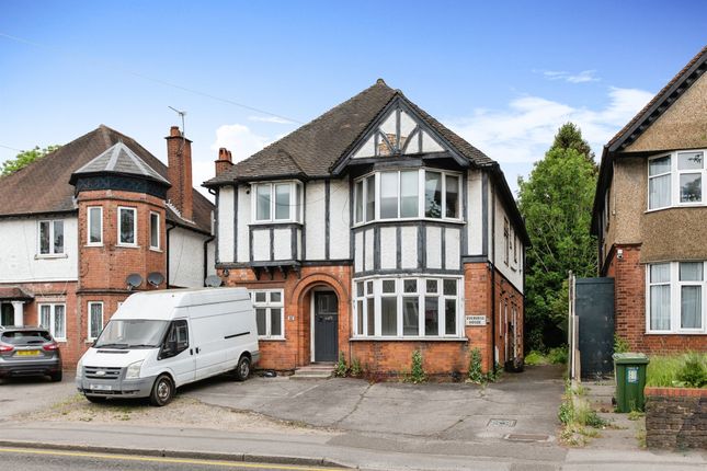 Flat to rent in Rickmansworth Road, Watford