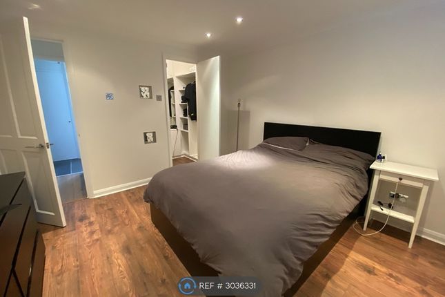 Flat, Denleigh Court Chase Road, London photo 4
