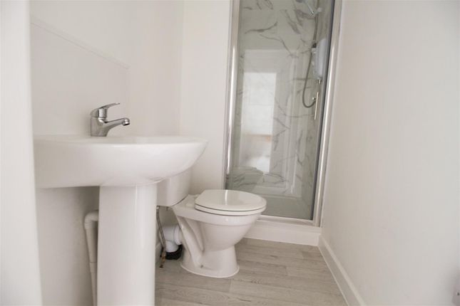 Flat 2, 2, Danty Street, Dukinfield photo 5