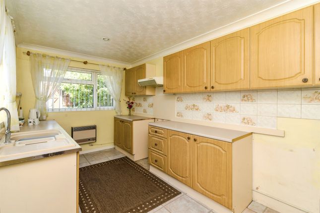42, Mclean Drive, Lowestoft photo 3