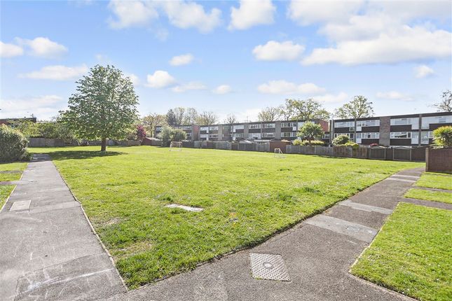 Beaumont Square, Cranleigh photo 2