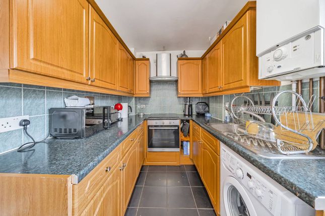 Flat for sale in Cedars Road, Clapham, London