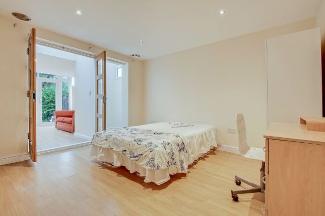 17A, Horsenden Lane North, Greenford photo 3