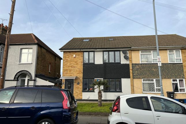 Maisonette to rent in Kinfauns Road, Ilford