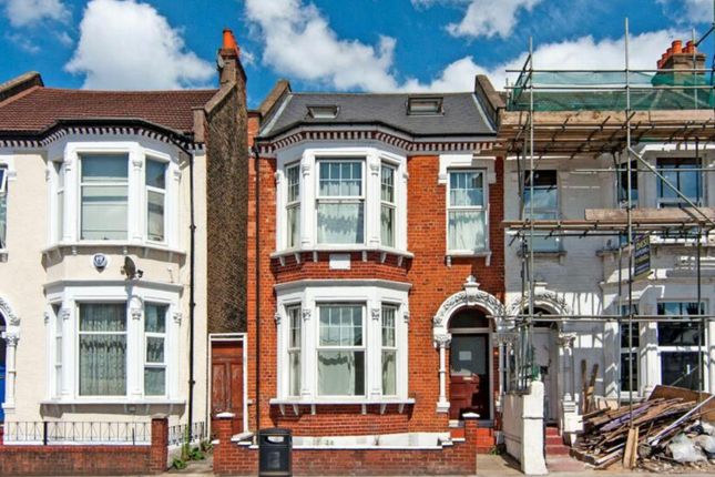 Flat for sale in Tooting, London