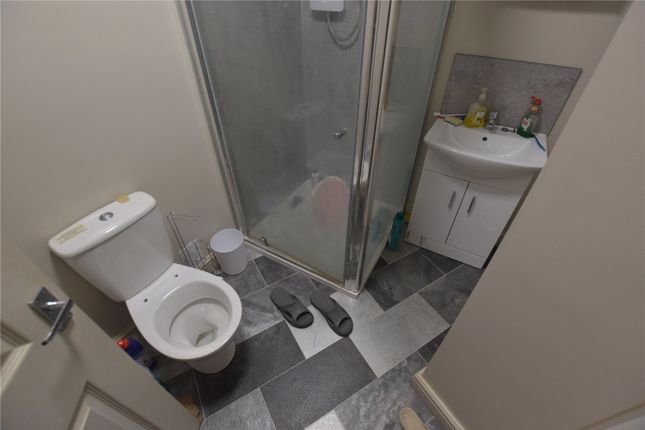 Flats 1-4, 103, Lower York Street, West Yorkshire photo 4