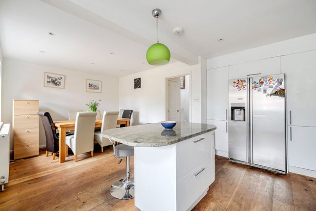 3, Appletree Close, Godalming photo 4