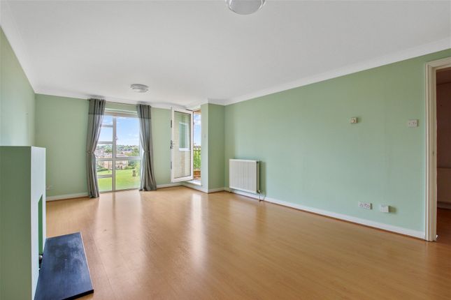 Thumbnail Flat for sale in Sparkford Gardens, London