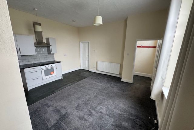 8, South Parade Cleckheaton Bradford photo 4