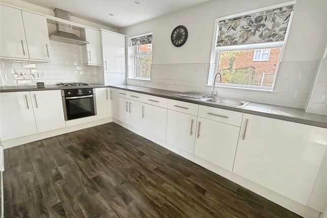 2, Canterbury Drive, Wolverhampton photo 4