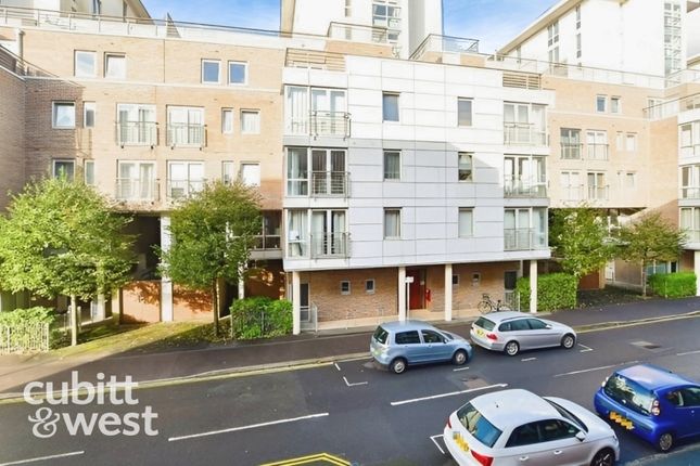 27, Mermaid House, Portsmouth photo 2