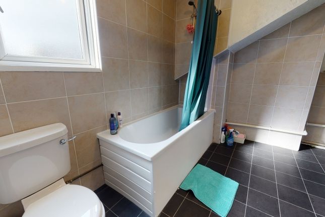 3, Welton Grove Hyde Park, Leeds photo 4