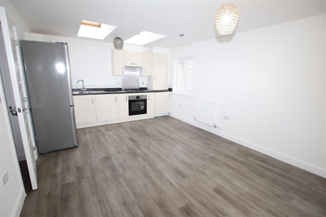 28, Foster Drive, Dartford photo 2
