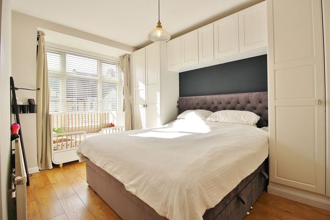 7 Hartham Road, Isleworth photo 4