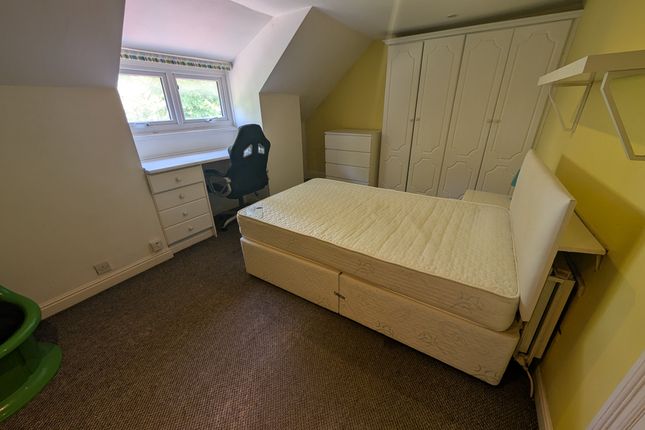 77, Manchester photo 4