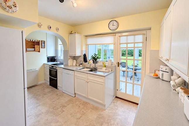 Meadowcroft Close, East Grinstead photo 3
