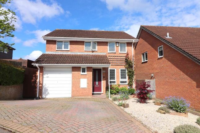 Detached house for sale in Evergreen Way, Luton, Bedfordshire