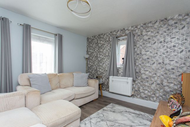 Flat to rent in St. Albans Road, Hersden