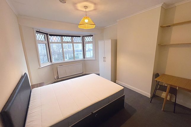 Room to rent in Lonsdale Road, South Norwood