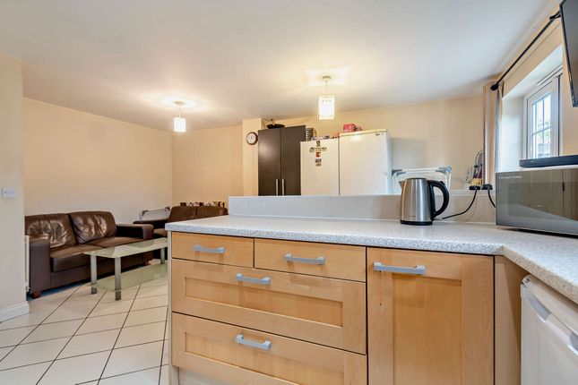 2 Willis Terrace, London Road, London Road, Hook photo 5